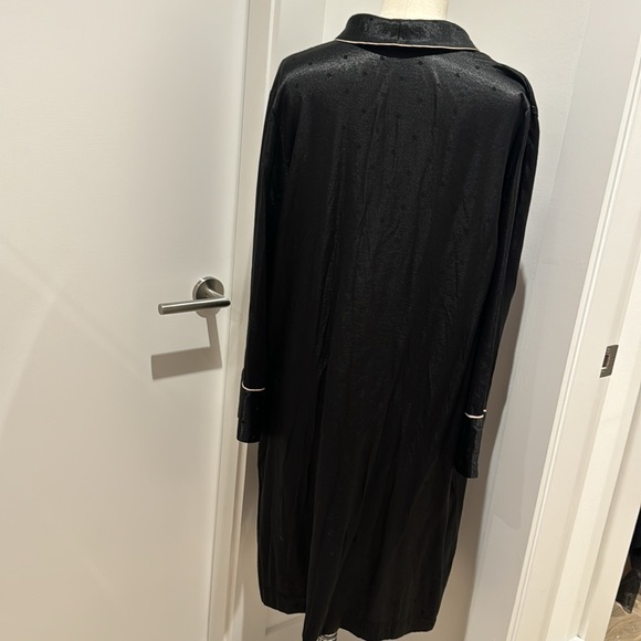 Vitoria Secret Robe - Picture 3 of 3